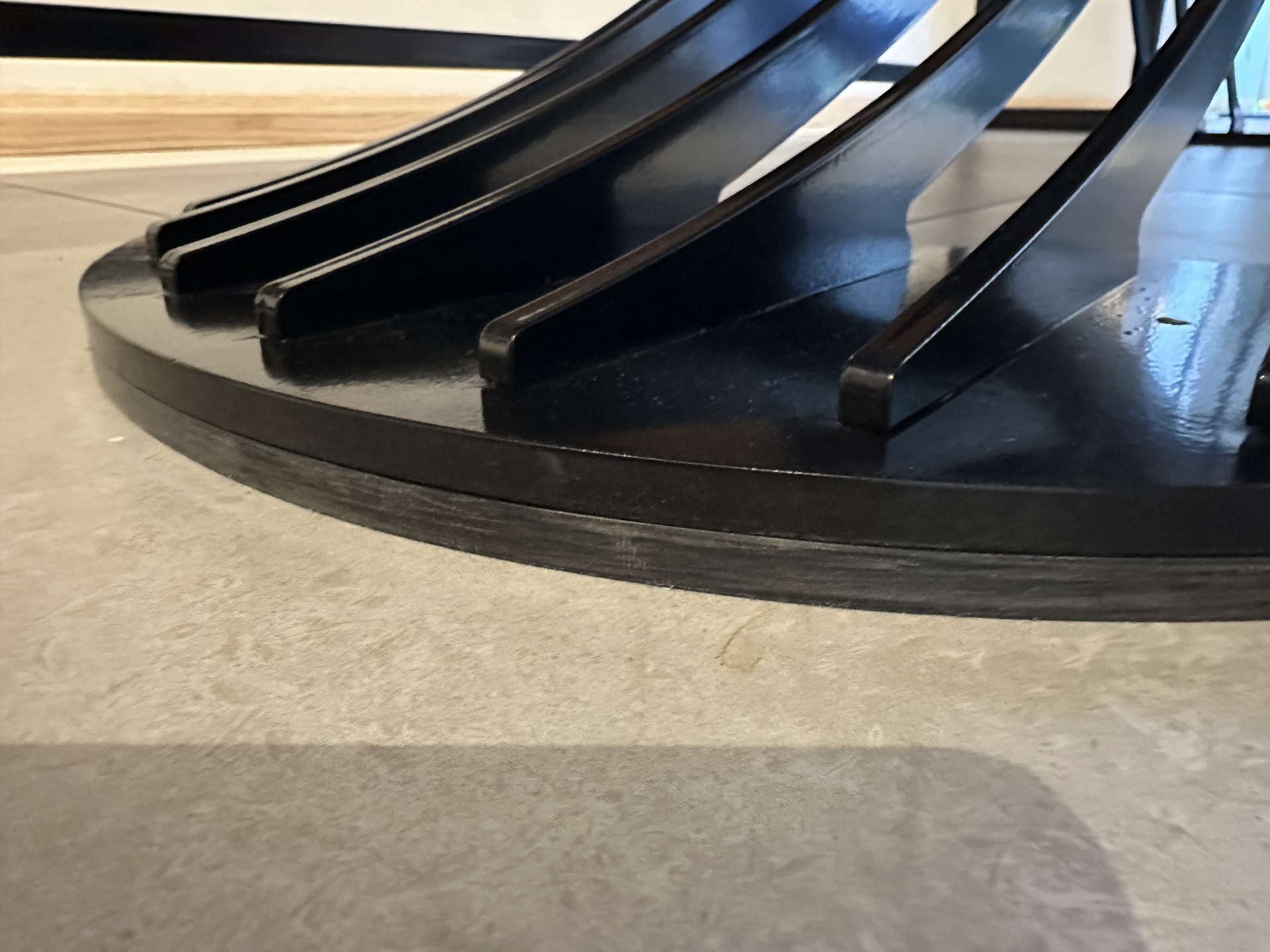 Dining table detail 2