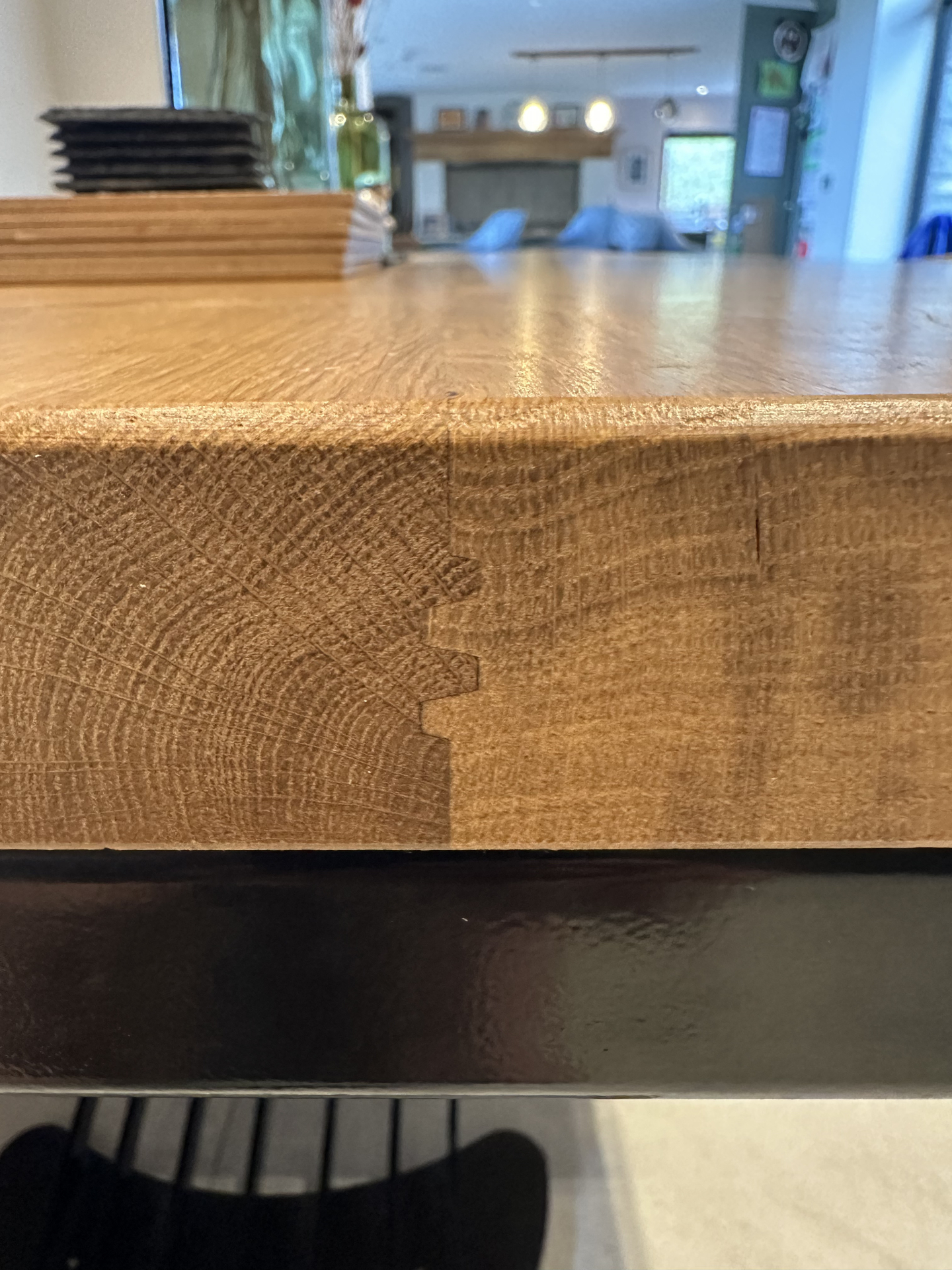 Dining table detail 1