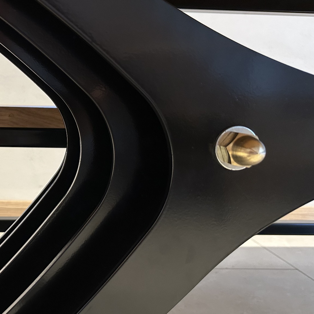 Dining table detail 3